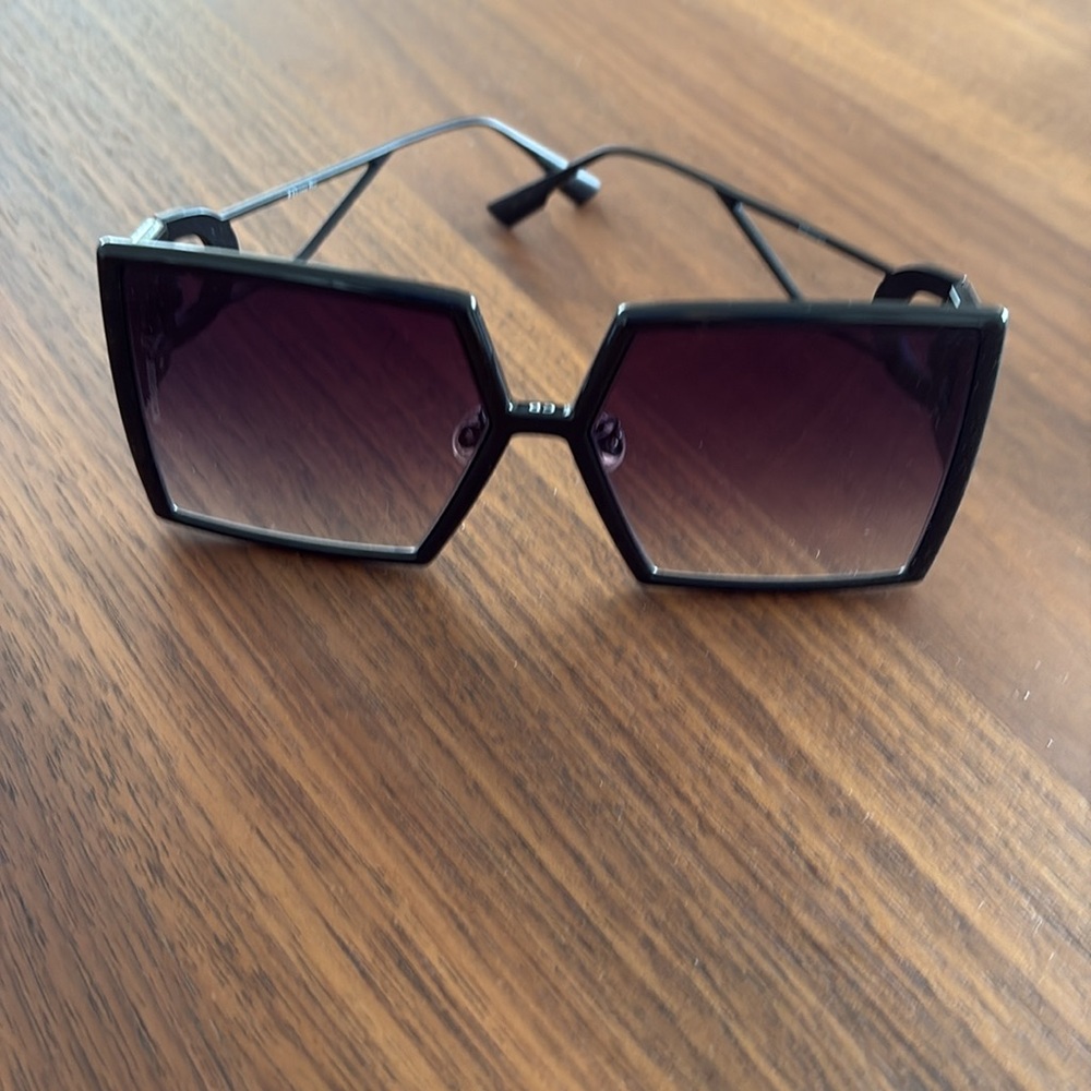 Dior 30Montaigne Black Sunglasses - Picture 2 of 4